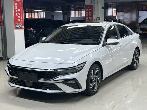 Hyundai Elantra 2023 — фото 1
