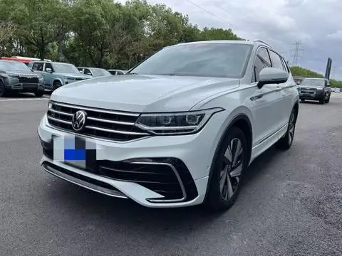 Volkswagen Tiguan L 2023 — фото 1