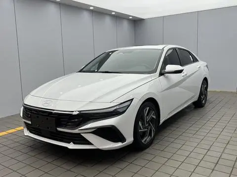 Hyundai Elantra 2023 — фото 1