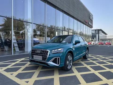 Audi Q2L 2025 — фото 1