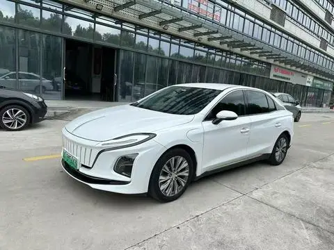 Hongqi E-QM5 2024