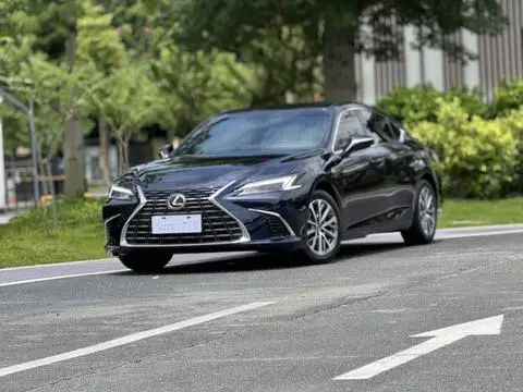 Lexus ES 2025