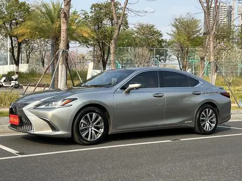 Lexus ES 2020