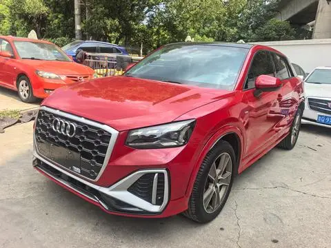 Audi Q2L 2022 — фото 1