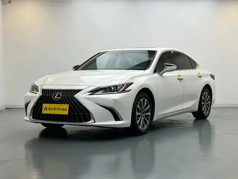 Lexus ES 2022