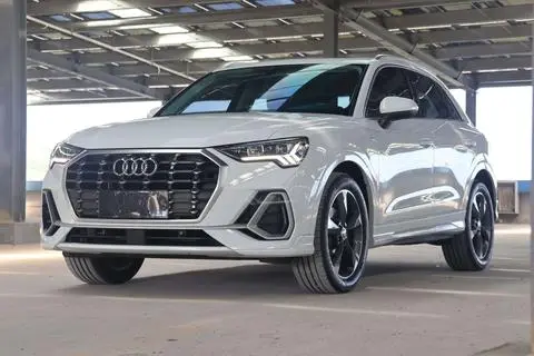Audi Q3 2022 — фото 1