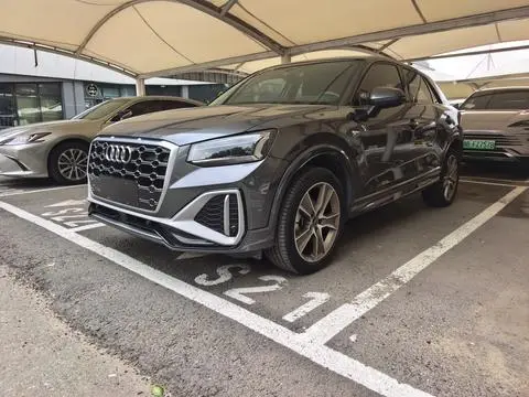 Audi Q2L 2022 — фото 1