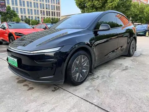 Tesla Model Y L 2026