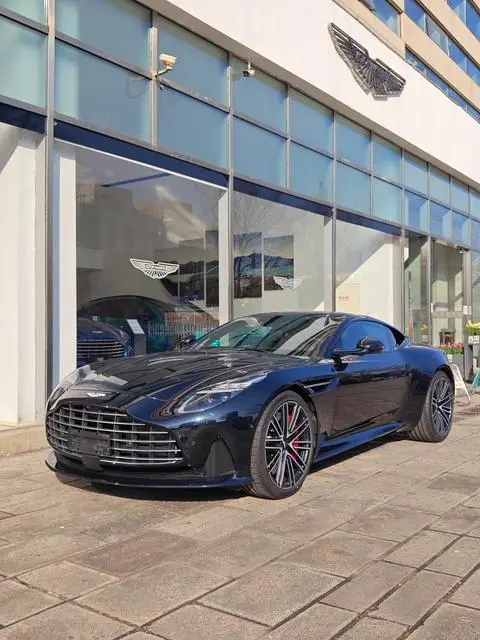 Aston Martin DB12 2024