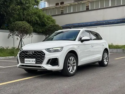 Audi Q5L 2022 — фото 1