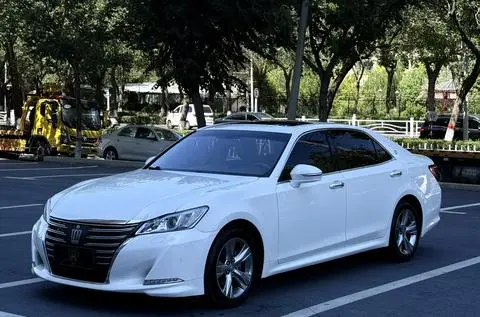 Toyota Crown 2015 — фото 1