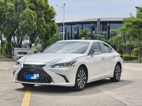 Lexus ES 2022
