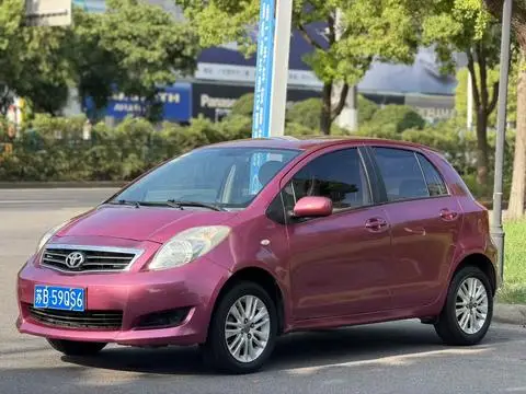 Toyota 雅力士 2011
