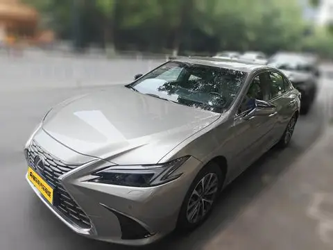 Lexus ES 2025