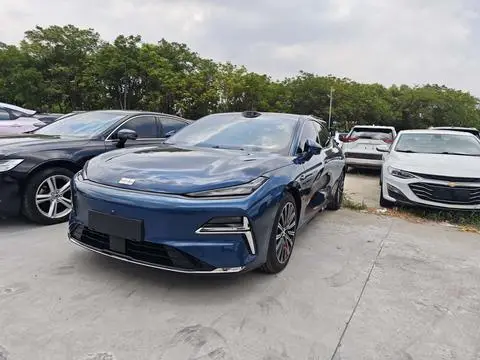 Geely 星耀8 PHEV 2025