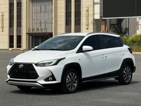 Toyota YARIS L 2022 — фото 1