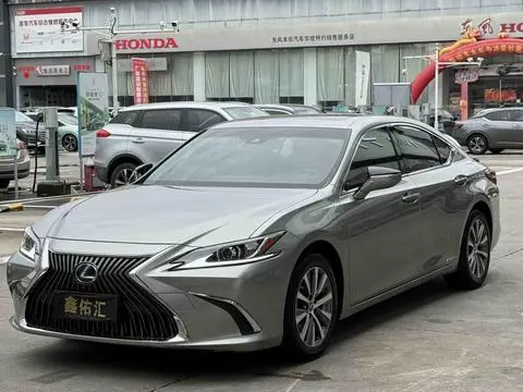 Lexus ES 2020