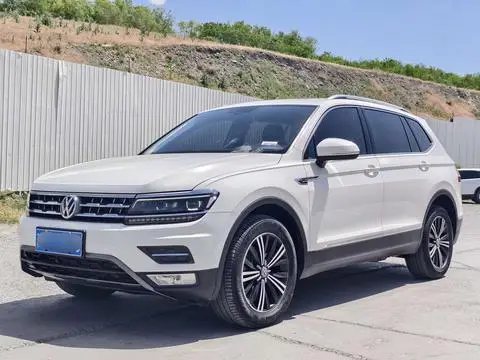 Volkswagen Tiguan L 2018 — фото 1