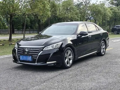 Toyota Crown 2015