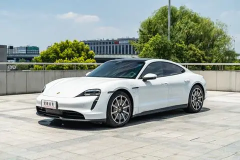 Porsche Taycan 2019 — фото 1