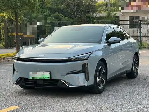 Geely L6 2024