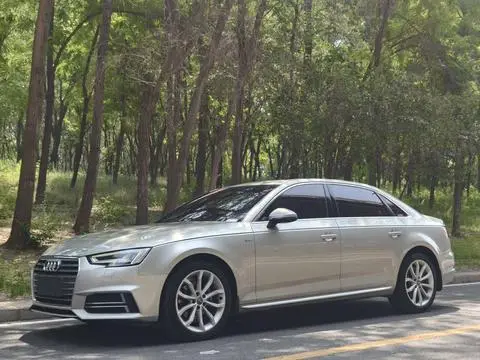 Audi A4L 2018 — фото 1