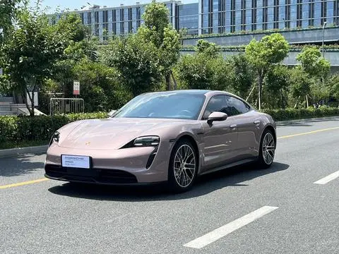 Porsche Taycan 2022