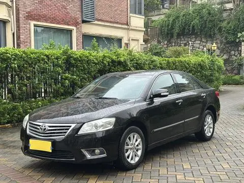 Toyota Camry 2010 — фото 1