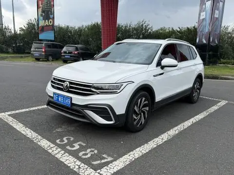Volkswagen Tiguan L 2023 — фото 1