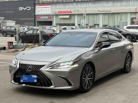 Lexus ES 2022