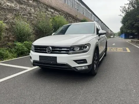 Volkswagen Tiguan L 2018 — фото 1