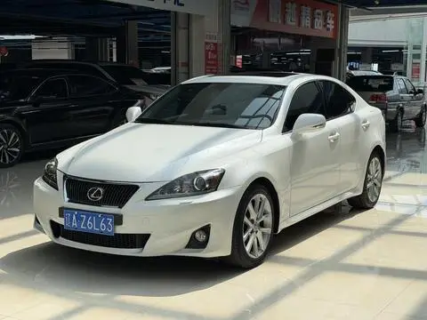 Lexus IS 2011