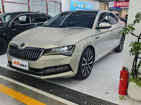 Skoda Superb 2019 — фото 1