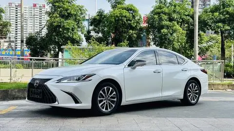 Lexus ES 2022