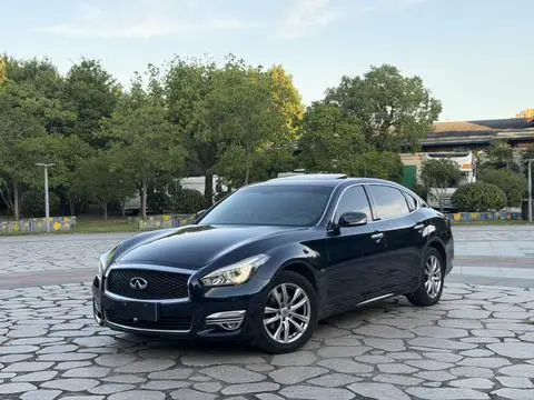 Infiniti Q70 2017