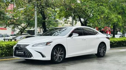 Lexus ES 2022