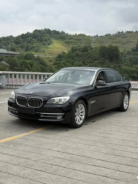 BMW 7 Series 2013 — фото 1
