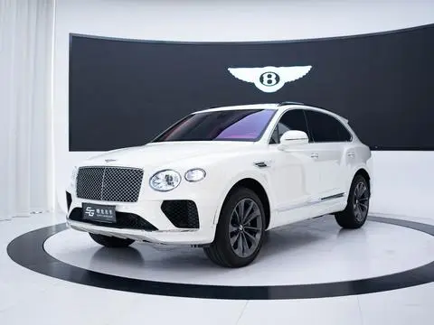 Bentley 添越 2022 — фото 1