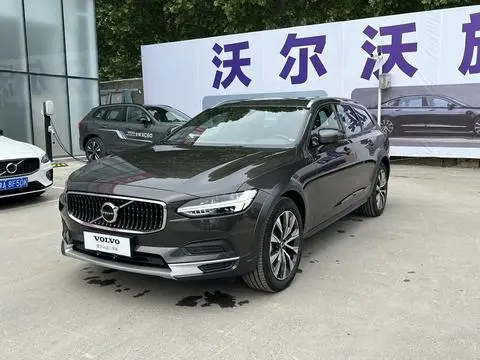 Volvo V90 2025