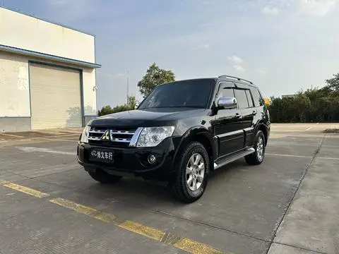 Mitsubishi 帕杰罗 2014