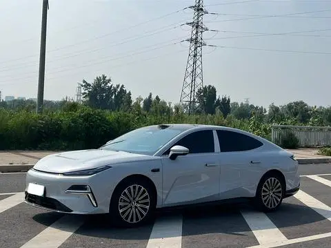 Geely 星耀8 PHEV 2025