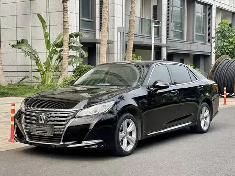 Toyota Crown 2015 — фото 1