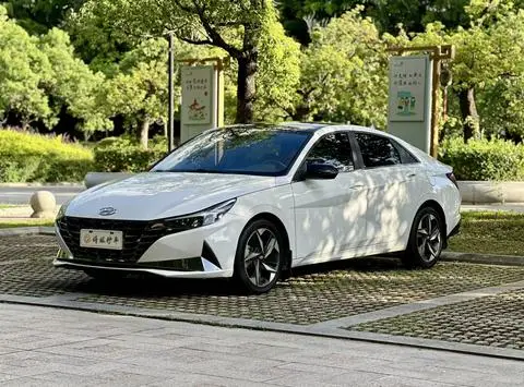 Hyundai Elantra 2022