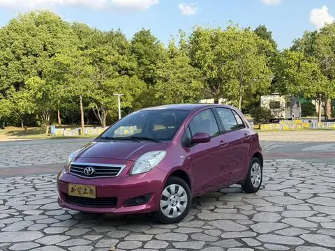 Toyota 雅力士 2011