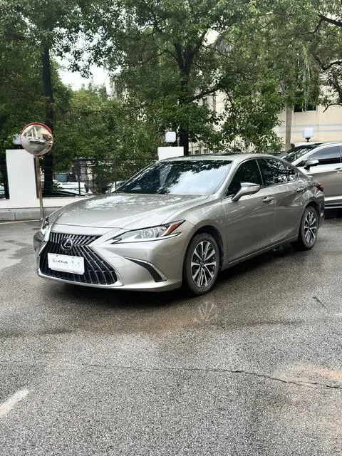 Lexus ES 2022