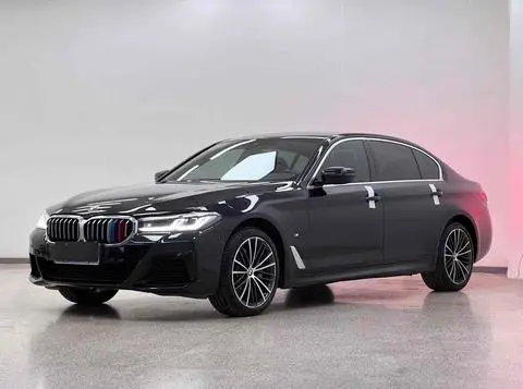 BMW 5 Series 2022 — фото 1