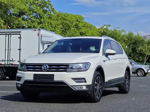 Volkswagen Tiguan L 2017 — фото 1