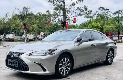Lexus ES 2021