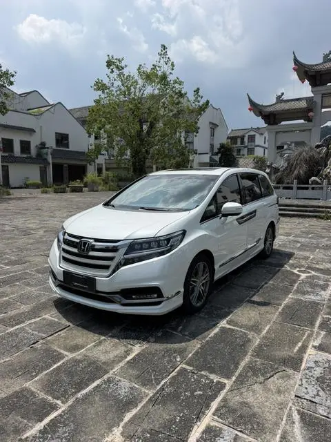 Honda 艾力绅 2019 — фото 1