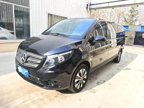 Mercedes-Benz 威霆 2023 — фото 1